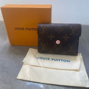 Classic LV Wallet with baby pink contrast 💗